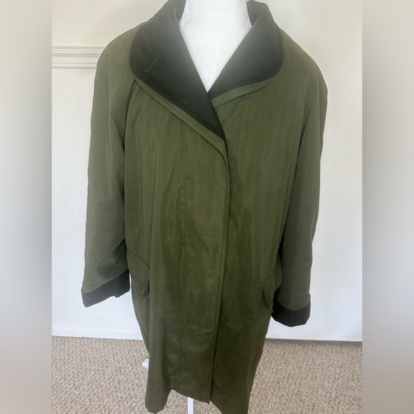 Gallery Green Jacket with Plush Collar and Classic Design XL - Picture 1 of 8